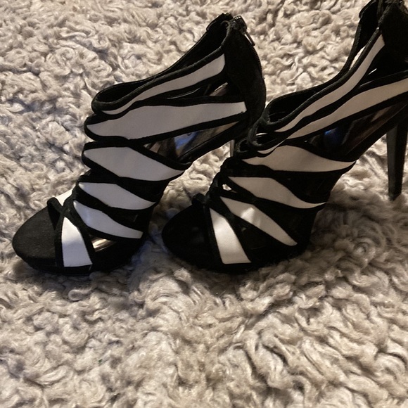 Carlos by Carlos Santana Black & White Cut Out High Heel Bootie Sandal - Picture 3 of 12